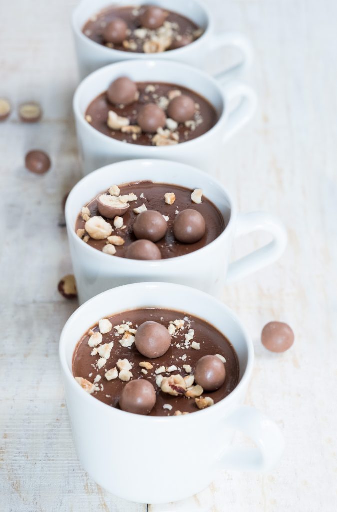 Natillas de chocolate caseras - presentadas en taza